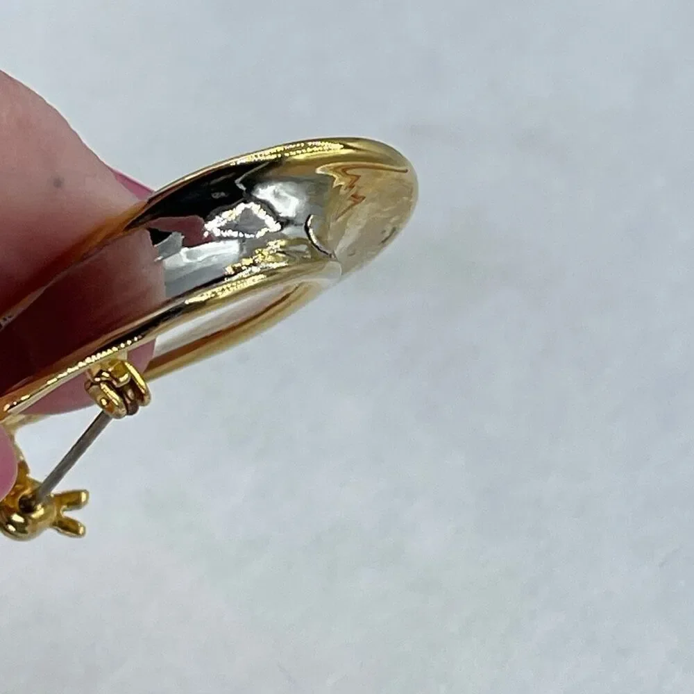 Vintage 10K plated white & yellow gold ribbon brooch faux pearl decor.